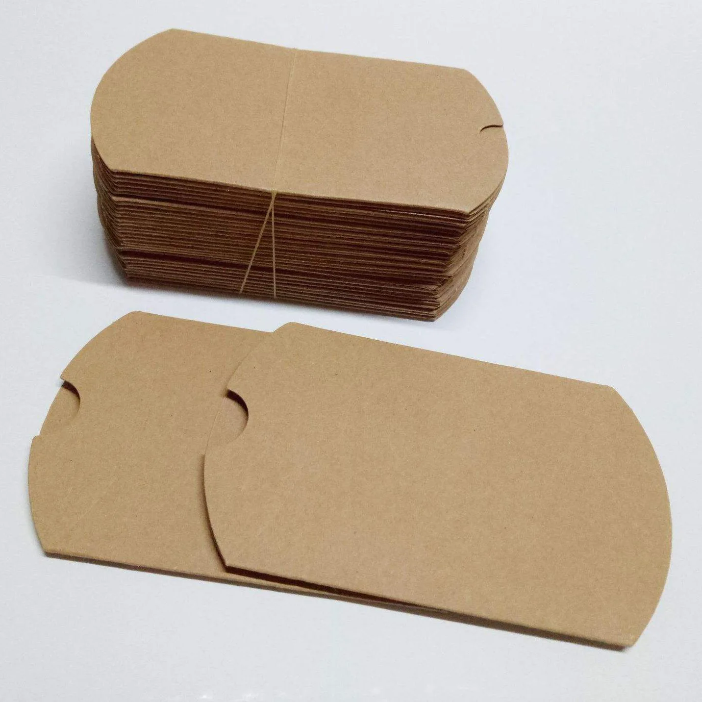 50PCS Kraft Paper Pillow Box Wedding Party Gift Candy Boxes Home Party Birthday Supply Paper Bags for Gifts