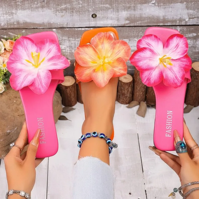 Damen-Sandalen mit Blumendekor, quadratischer Zehenpartie, flache Slipper, offene Zehenpartie, Slip-On-Sommerschuhe, mehrfarbig