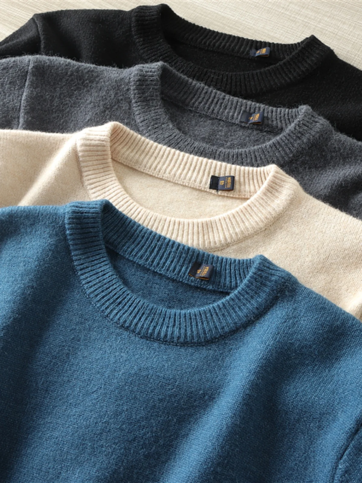 

Мягкий и гладкий шерстяной вязаный свитер с круглым вырезом для мужчин, модный, повседневный, зимний, с длинными рукавами, свободного кроя, молодежный.