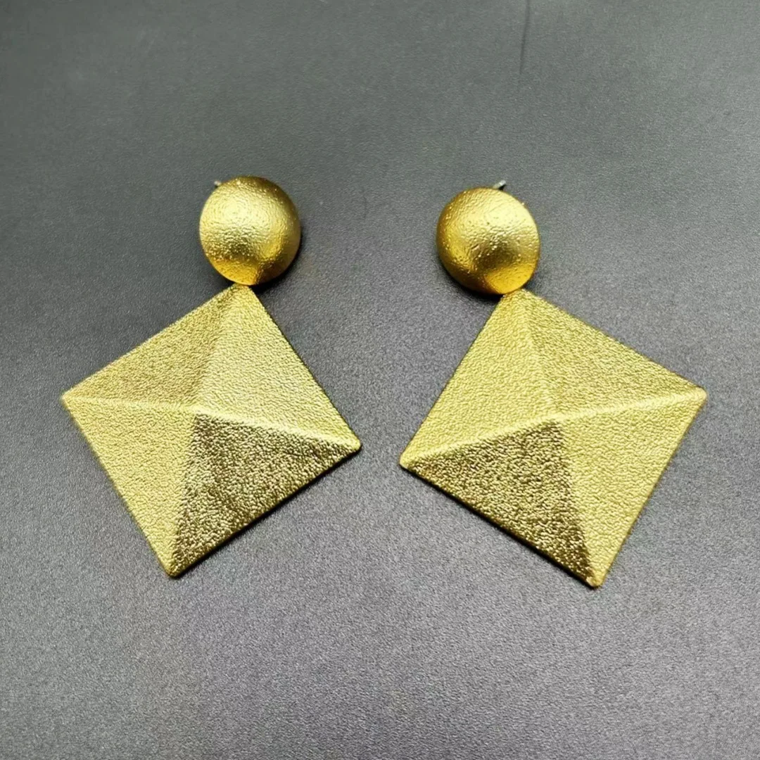 Vintage Korean Version Temperament Fashionable Simple Three-dimensional Square Earrings 925silver Needle Electroplated Real Gold