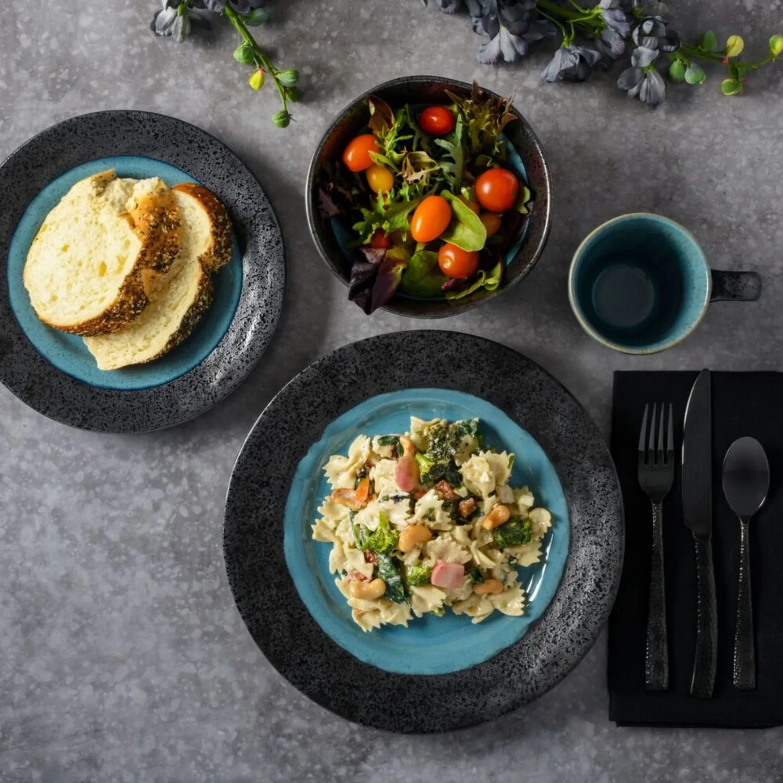 US Dragonstone 16-Piece Stoneware Dinnerware Set - Aqua