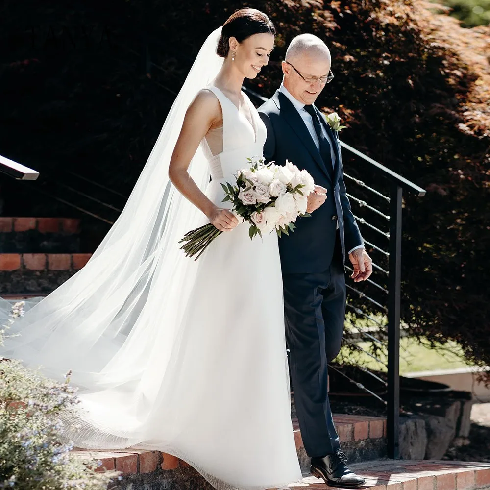 Elegante vestido de novia de tul suave sin mangas con cuello en V profundo, línea A, tren de barrido, vestido de novia Simple para sesión de fotos, TSWD360