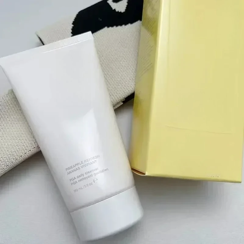 Nowa nawilżająca pomadka, pomadka kolorowa, pomadka nawilżająca, kosmetyki do pielęgnacji ust, krem do twarzy, kosmetyczka