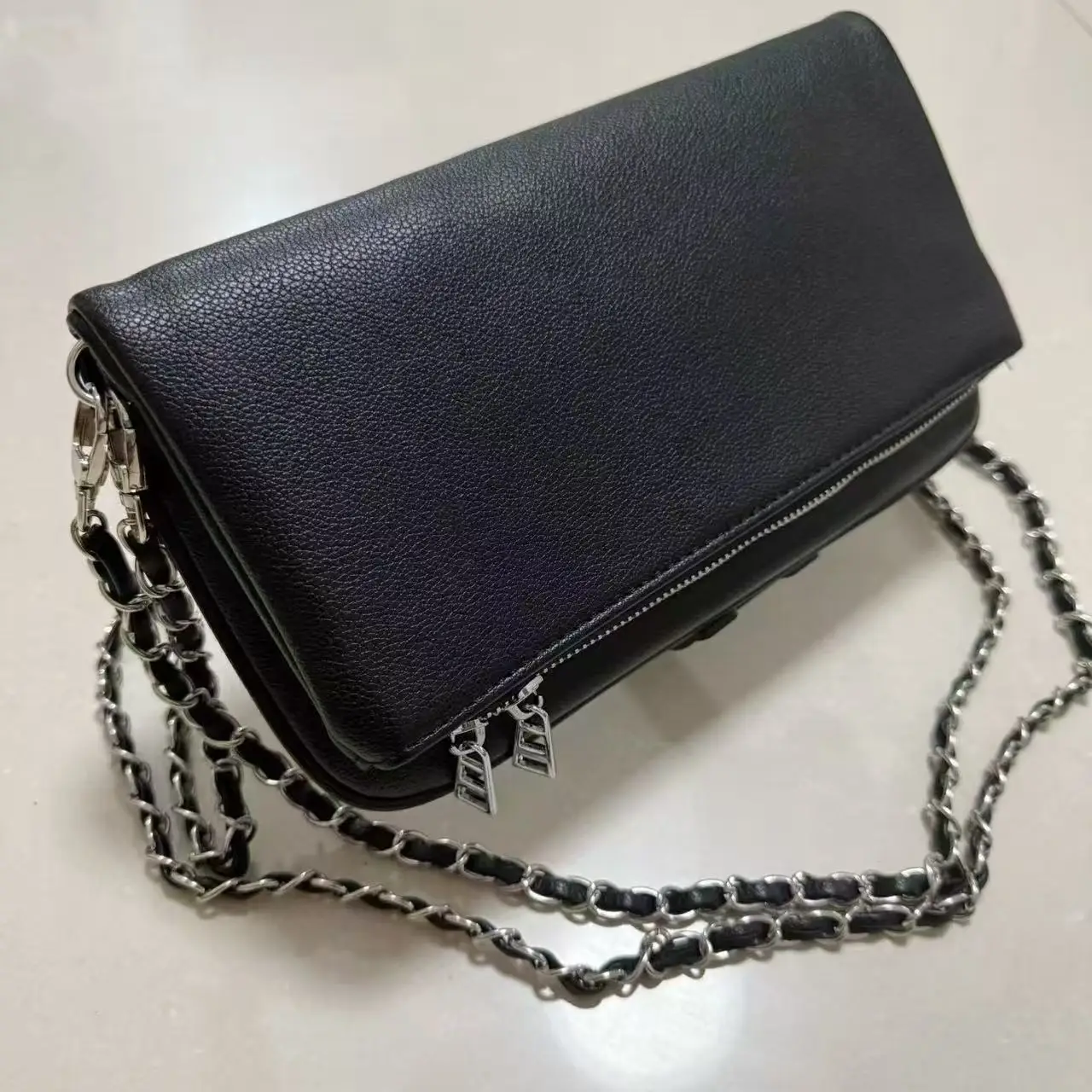 Sac à bandoulière rétro en cuir PU noir, nouvelle collection 2026, sac enveloppe tendance pour femme, sac à chaîne décontracté pour l'extérieur