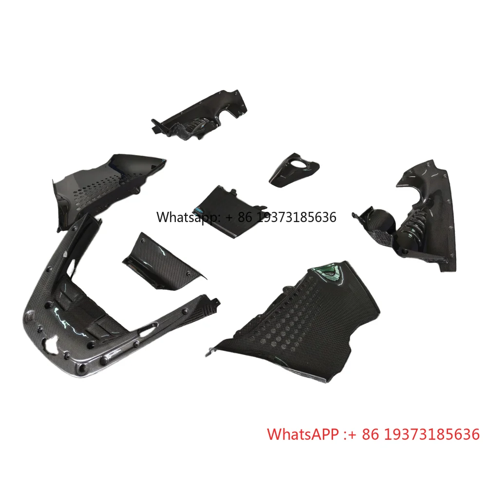 Installing a Dry Carbon Fiber Engine Compartment Protective Cover on the Car Engine Compartment Is Suitable for the Ferrari SF90