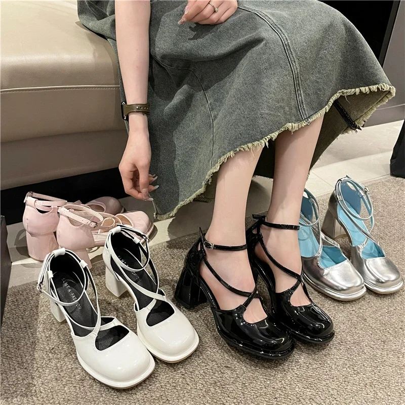 Modne buty damskie 2024 sandały na wysokim obcasie płytkie usta okrągłe Toe garnitur kobiece beżowe luksusowe na wysokim obcasie gumką Retro