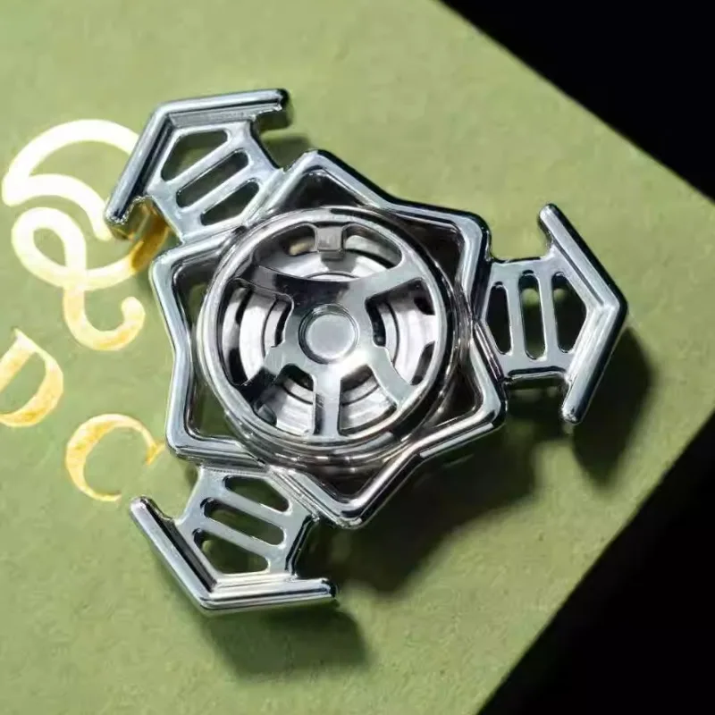 QEDC Beijing Exhibition Edição limitada Brinquedo de descompressão de mesa Fidget Spinner de três páginas