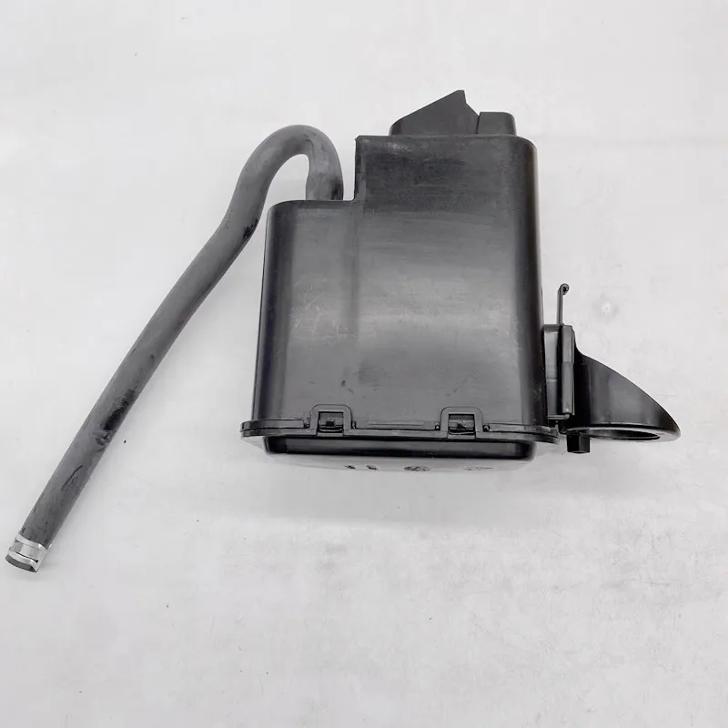 

Suitable for Chevrolet 15 models of Cio 3 gasoline carbon tank Cio 3 activated carbon tank auto parts
