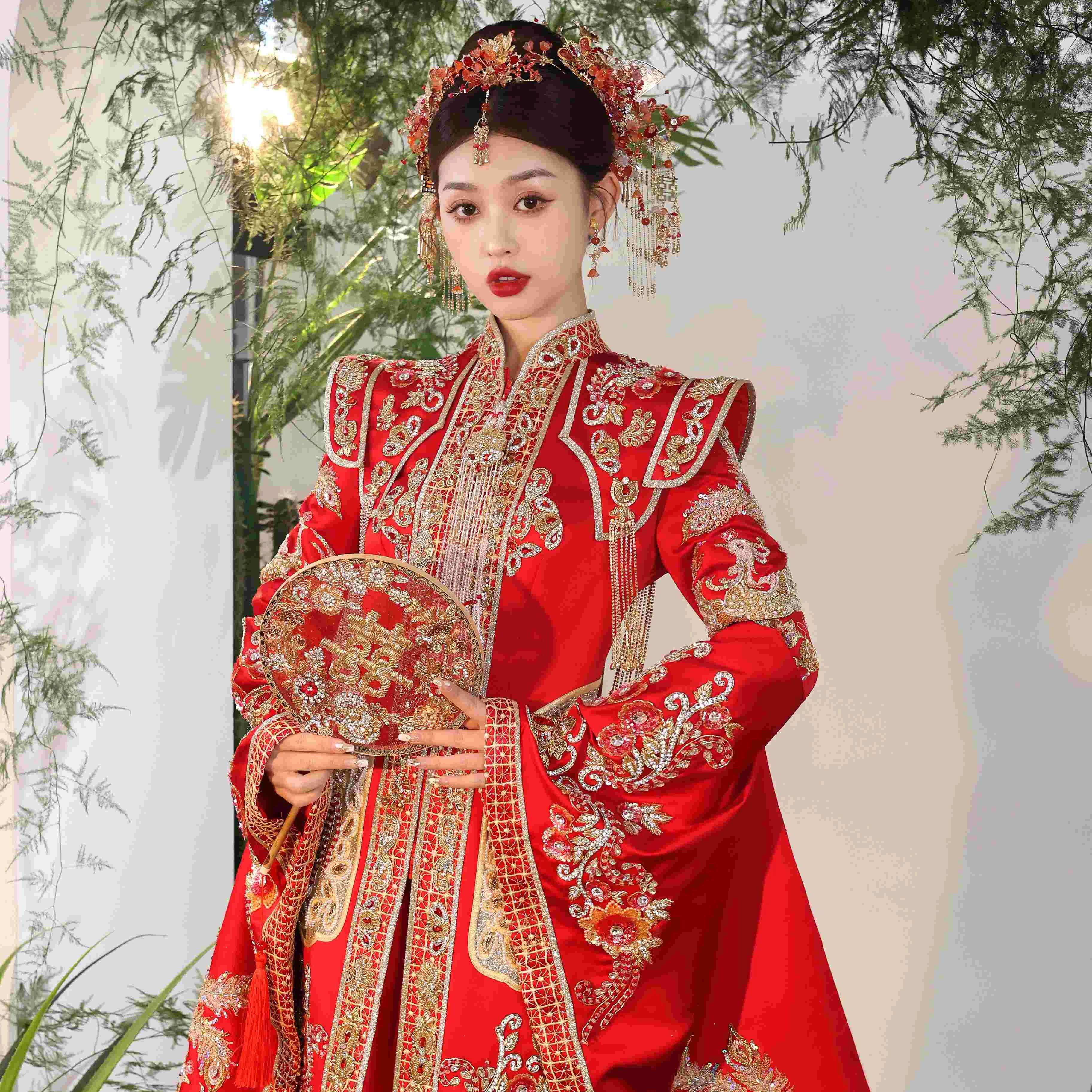 Luxurious Grand Heavy Work Chinese Women's Style Phoenix Embroidered Chinese Wedding Dress