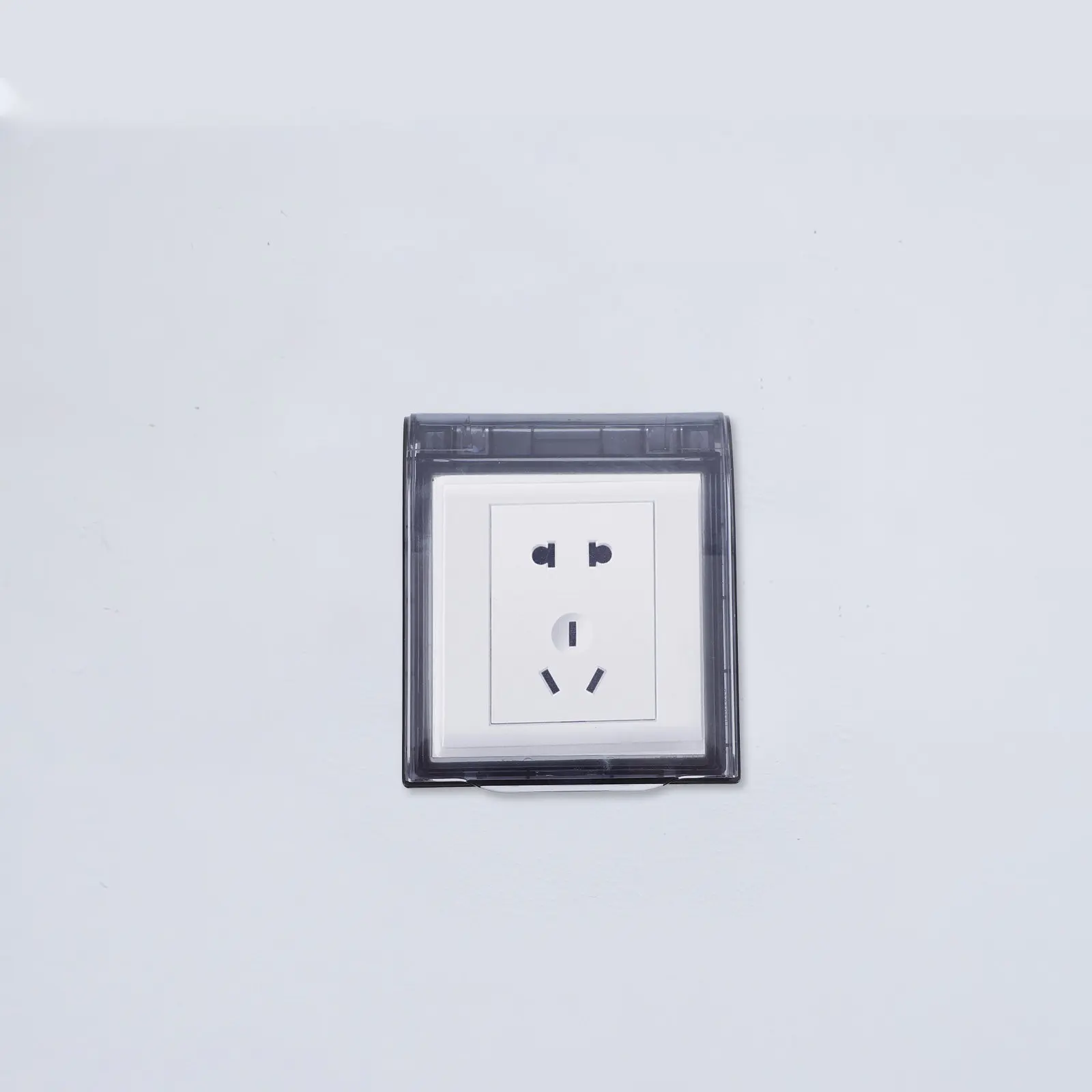 

2 шт. водонепроницаемые прозрачные защитные крышки для розеток, клейкие, для ванной комнаты, тип 86, пластиковые, для электробезопасности