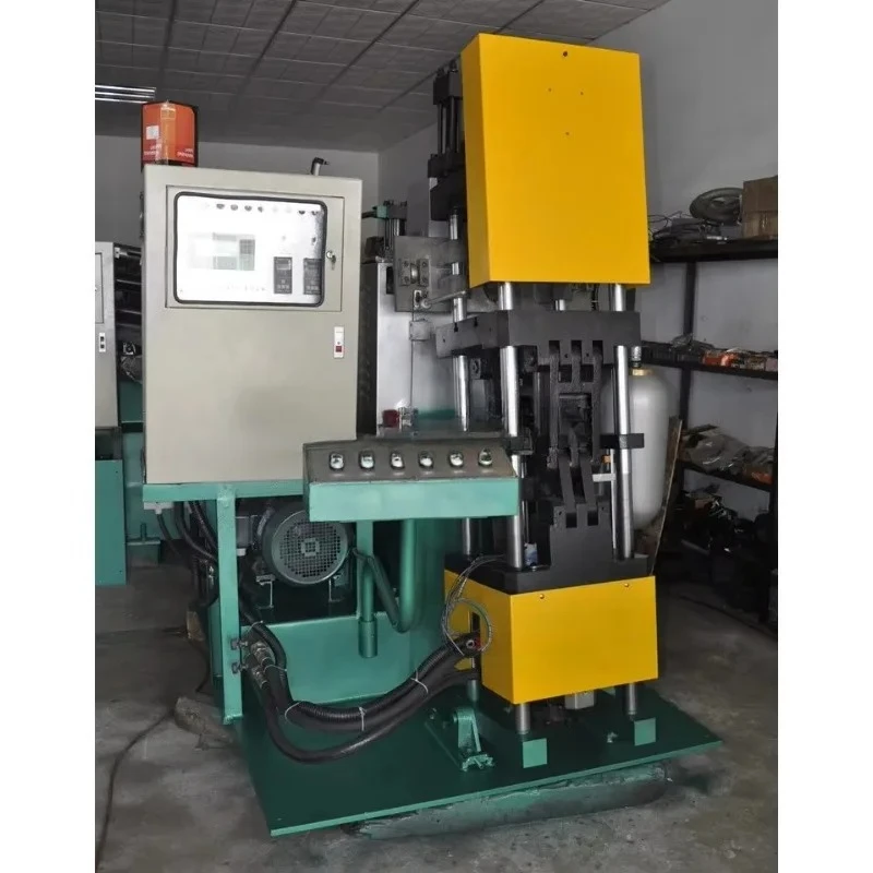 Macchina per pressofusione verticale per prodotti in piombo Macchina per pressofusione Attrezzatura da pesca Macchina per pressofusione automatica con contrappeso per piombo