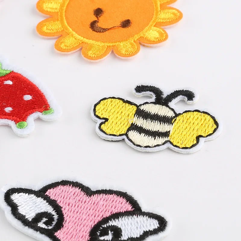 10pcs Lot Cute Patch With Iron On For Clothing Embroidered Kids Animals Small Jacket Thermal Diy Naszywka Sewing Bulk Wholesale