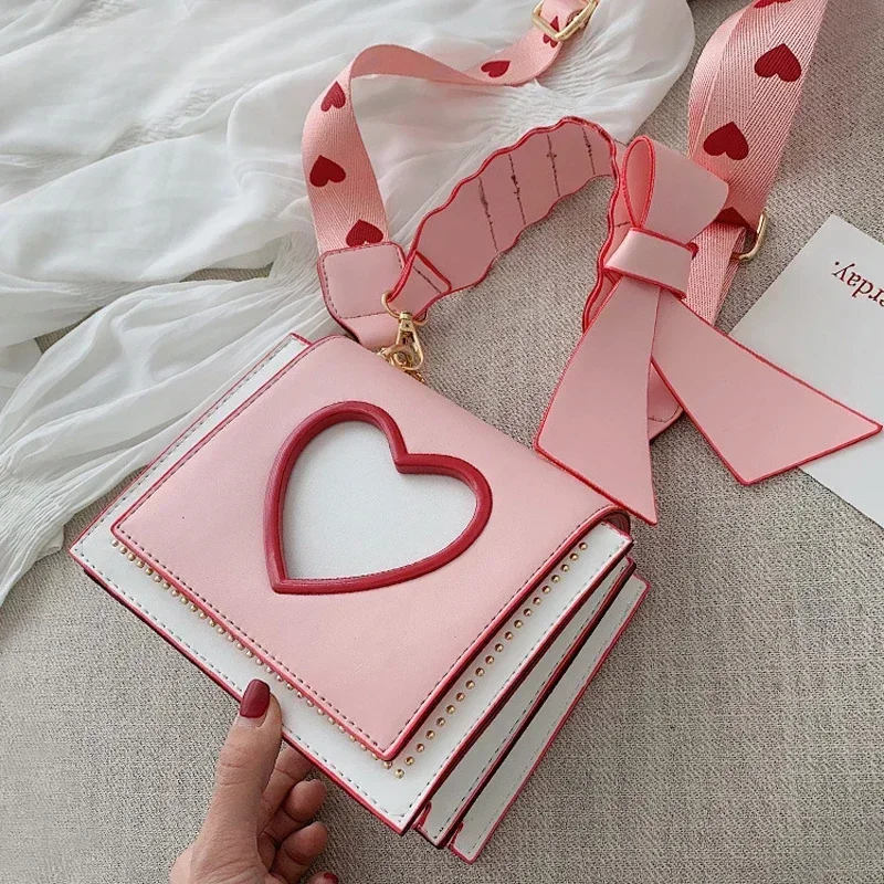 

Women Sweet Cute Crossbody Bags Heart Hollow Out Shoulder Bag Students All-match Flap Wide Straps Summer Handbags Ins Chic Purse