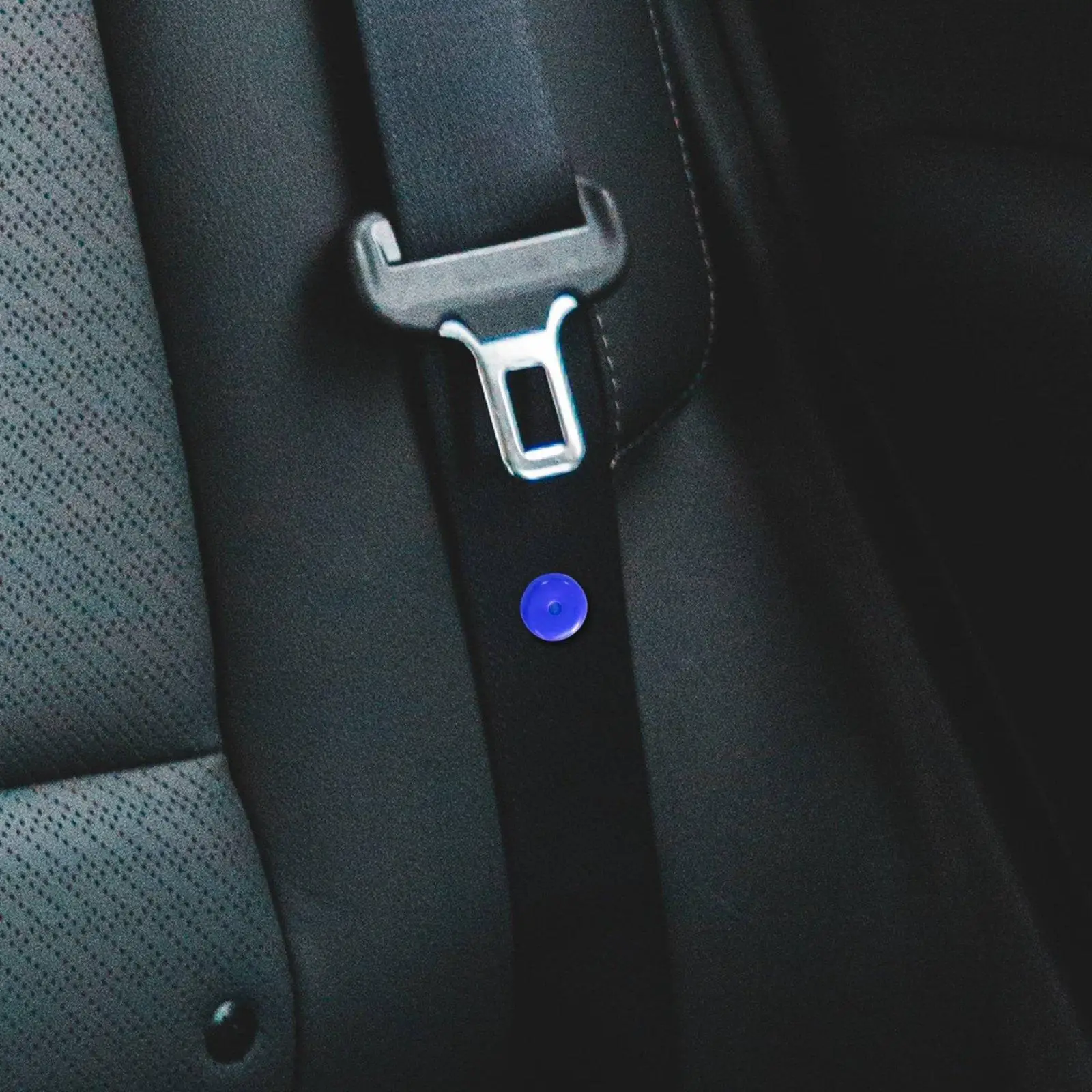 Universal Vehicle Safety Belt Buckle Stopper Clip for Car Seat Belt Positioning Button Anti Slip Holder for Truck SUV