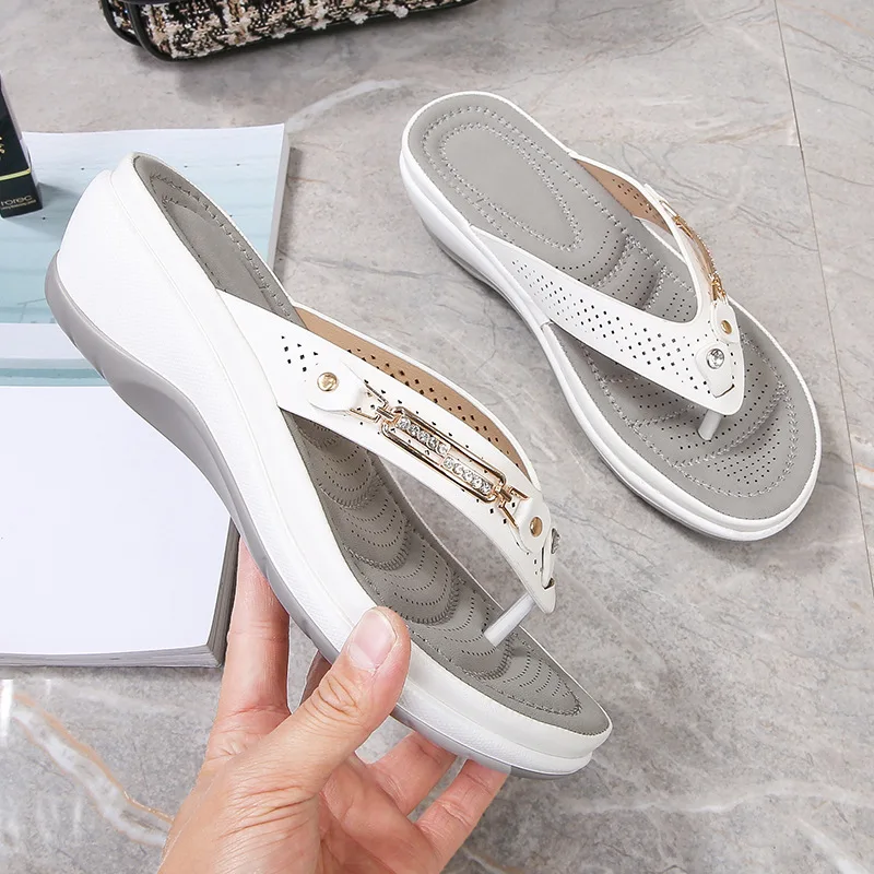 2023 Women\'s Slippers Summer New Fashion Metal Button Slides Shoes Wedge Beach Sandals Women Outside Platform Leisure Flip Flops