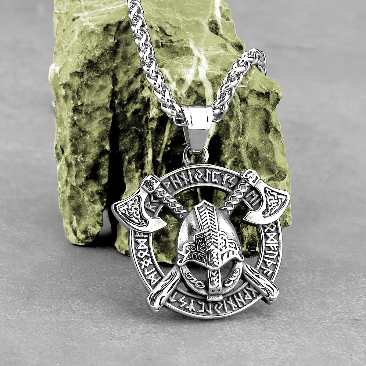 

Nordic Viking Warrior Helmet Double Tomahawk Pendant Men's Stainless Steel Necklace Fashion Punk Hip Hop Teen Jewelry Wholesale