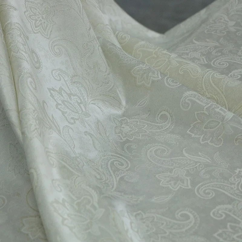 

Woven gold flower silk wool jacquard fabric is a heavyweight autumn and winter windbreaker cotton-padded