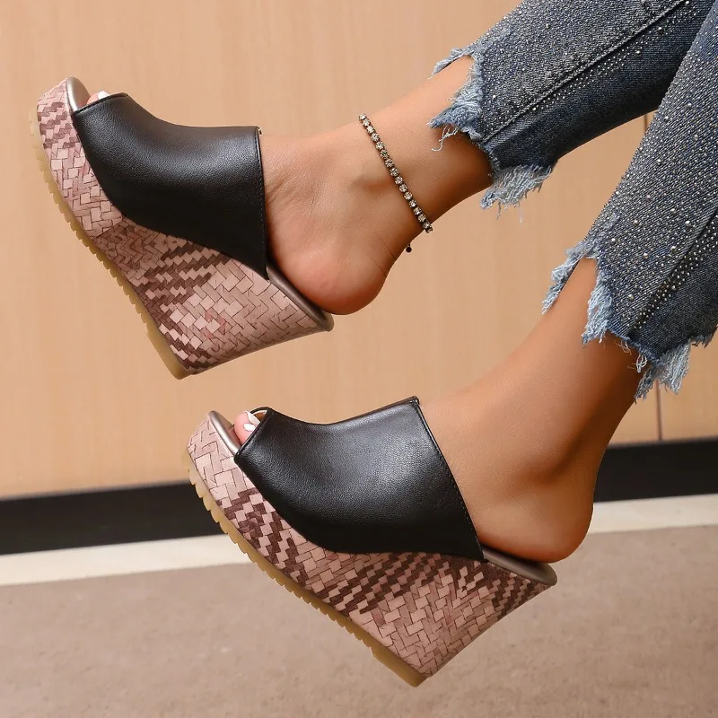 النساء أسافين عالية الكعب النعال النساء مصمم صنادل أرضية الاتجاه مريح الانزلاق على النعال 2025 جديد الصيف الشرائح النساء