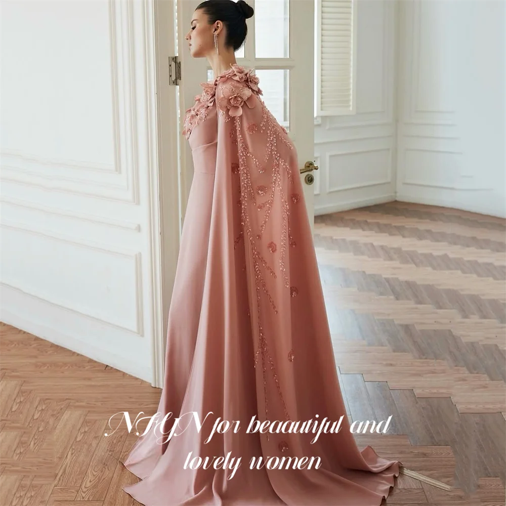NFYN Blush Pink Abendkleider mit floral verziertem Cape, Abendkleider, One-Shoulder-Abschlussballkleid, fließendes Partykleid, individuell gestaltet
