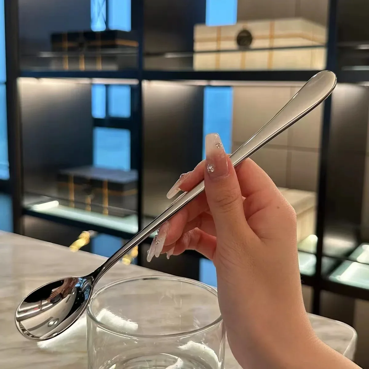 ملاعق خفيفة فاخرة من الفولاذ المقاوم للصدأ بمقبض طويل - أواني أنيقة متعددة الوظائف للقهوة والمربى وتناول الطعام