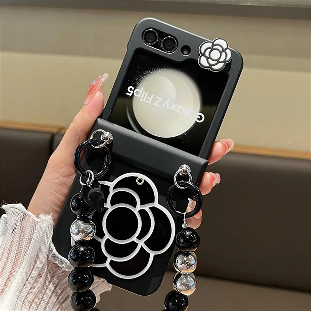 Korean Fashion Camellia Flower Mirror Hinge Black Case With Bead Hand Chain For Samsung Galaxy Z Flip 6 5 4 3 5G Portable Cover