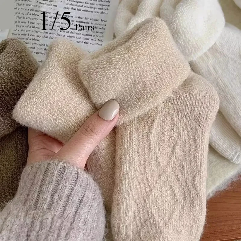 

1/5 Pairs Women's Winter Solid Color Plush Socks Thickened Warm Soft Comfortable Fashionable Home and Outdoor Leisure girl Socks