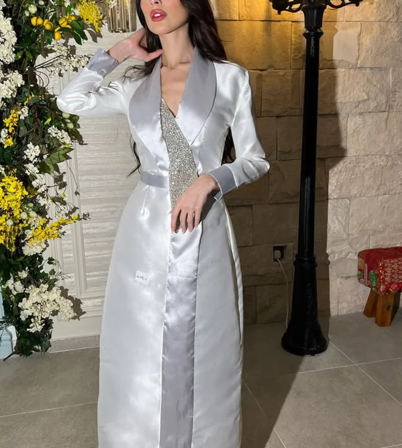 Abiti da cerimonia da sera arabi sauditi bianchi alla caviglia Abito da ballo in jersey personalizzato con maniche lunghe in cristallo Squisito