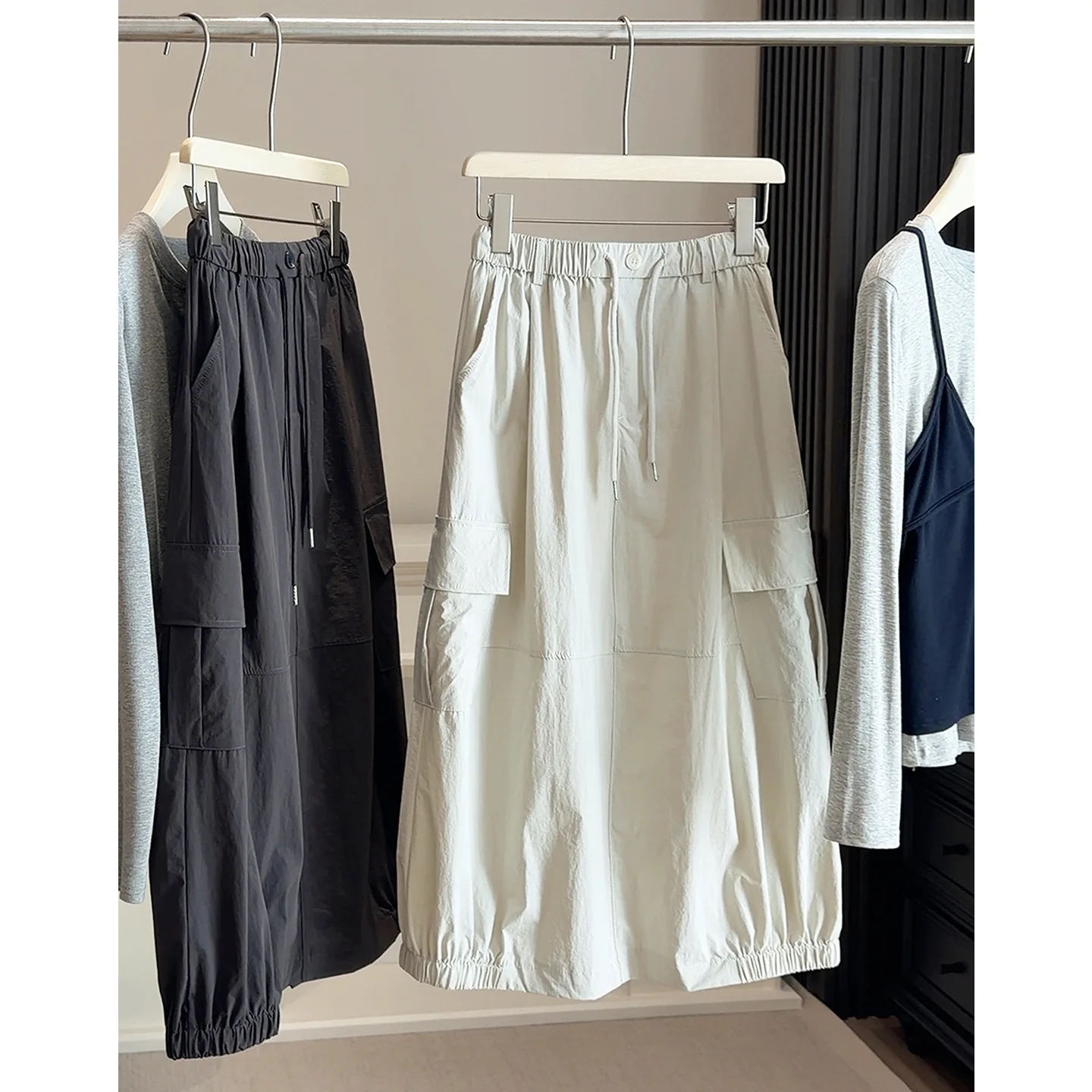 

Casual Bud-style A-line Cargo Midi Skirt for Women, 2026 Spring New Arrival, Back Slit with Pockets and Drawstring Design