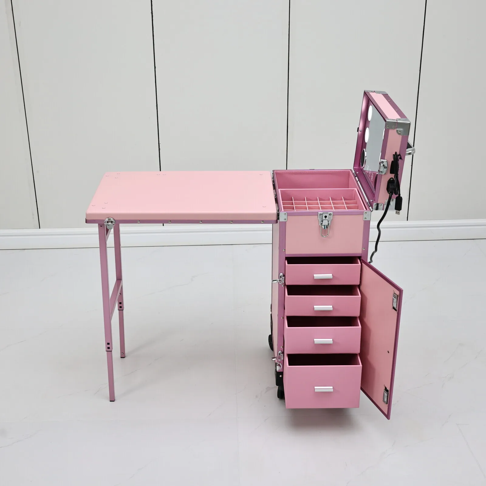 Rosa, tragbarer Manikürtisch mit LED-Spiegel, Schubladen und Rollen, zusammenklappbarer, rollbarer Nagelstudio-Tisch mit Stuhl, Salonmöbel für Nageldesigner. – Detail 7