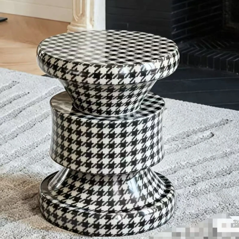 

Craftsman designer high-end cream side table creative light luxury resin living room corner table