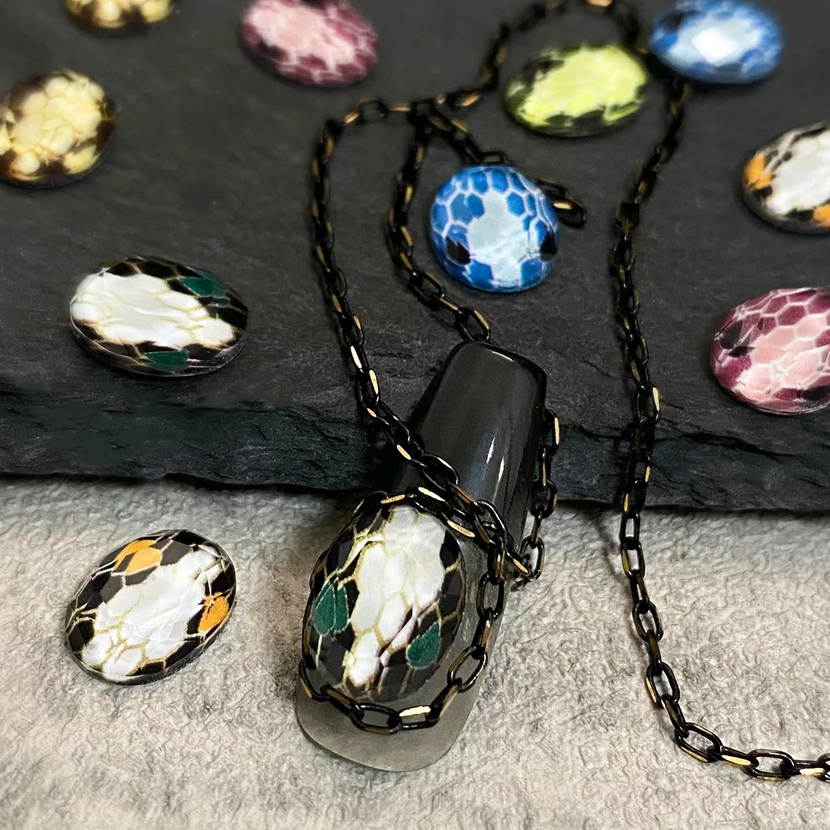 20 قطعة رأس الأفعى الملونة رسومات أظافر السحر الراتنج حجر الراين مسمار الديكور 8*10 مللي متر البيضاوي شقة القاع الثعابين رسومات أظافر اكسسوارات #2