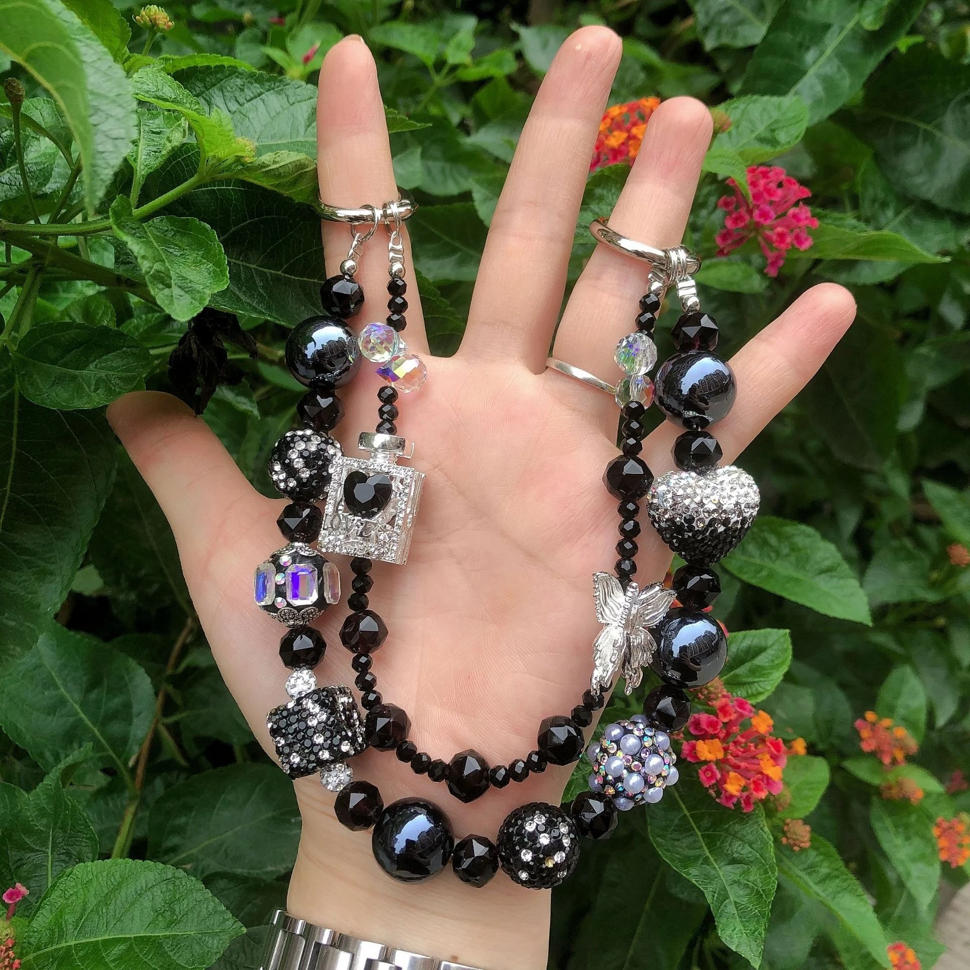 Bouteille de parfum légère de Style de luxe, pendentif papillon, chaîne perlée pour breloque de téléphone, sac et porte-clés