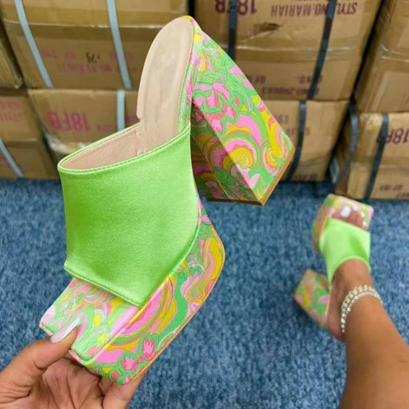 2022 New WOMEN Color Printing Square Head Thick Bottom Thick Heel One-line Slippers Women\'s Large Size High-heeled Sandals