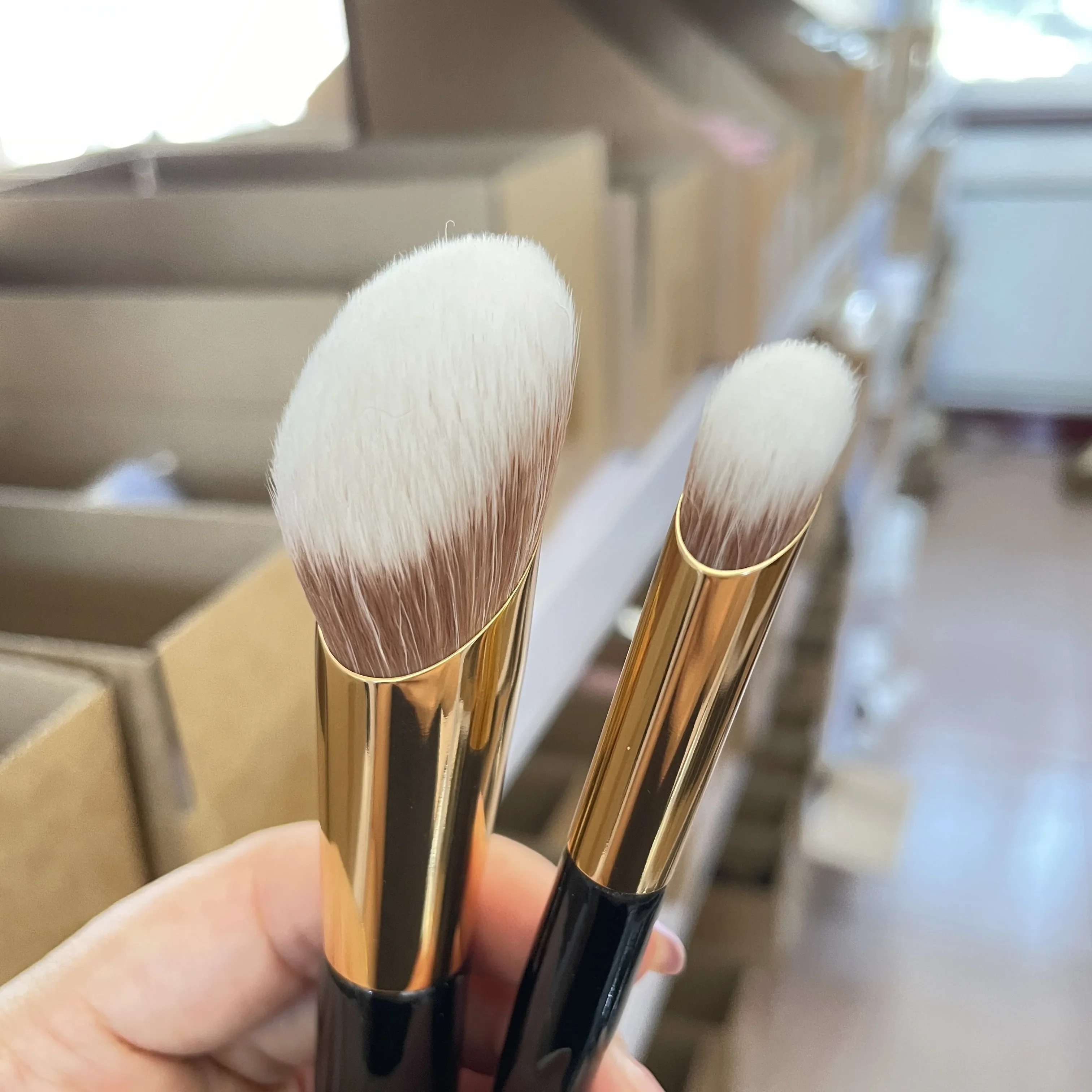 Skin Fetish Sublime Perfection Foundation Highlighting Brush Unique Face Blusher Contour Concealer Cosmetic Makeup Brush