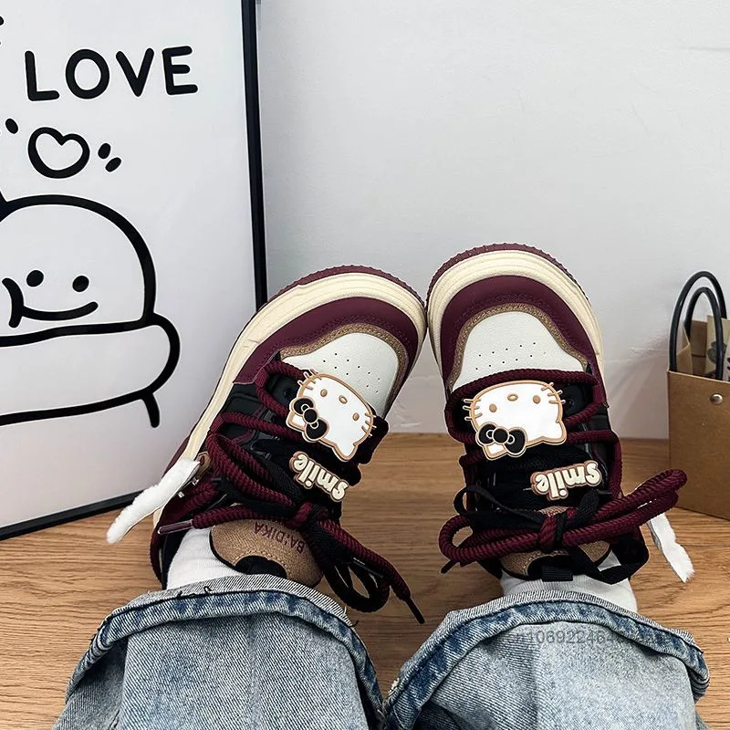 Sanrio Hello Kitty sepatu roti desain Niche sepatu papan Fashion bersol tebal merah anggur sepatu tren olahraga kasual wanita