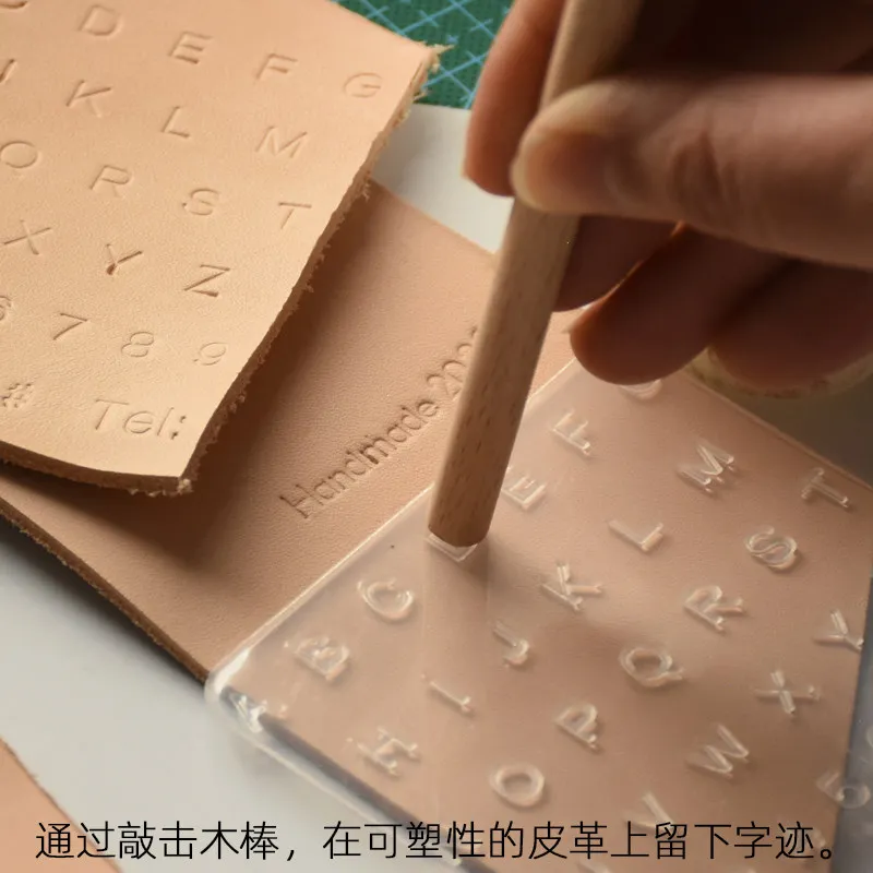 Transparenter Buchstabenstempel, Digitaler Stempel aus pflanzlich gegerbtem Crazy-Horse-Leder, handgefertigtes DIY-Lederwerkzeug zum Musterdruck – Detail 4