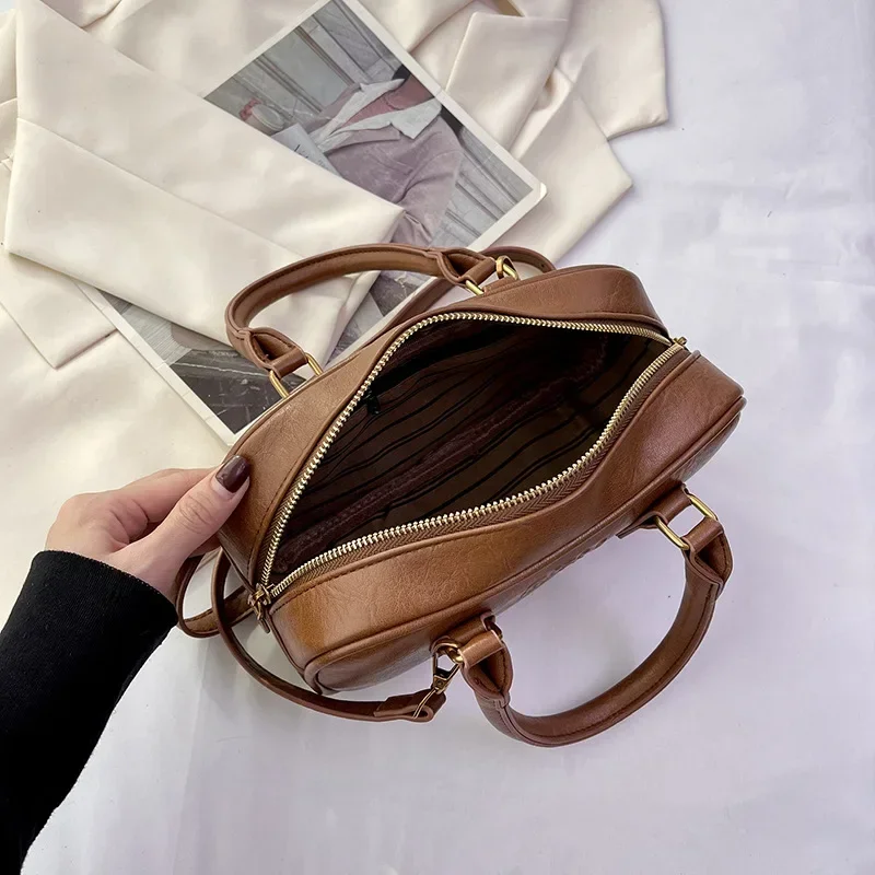 2024 New Fashion Trend Luxury Designer Letter Handheld Bag for Women Versatile Retro Simple Shoulder Crossbody Small Square Bag