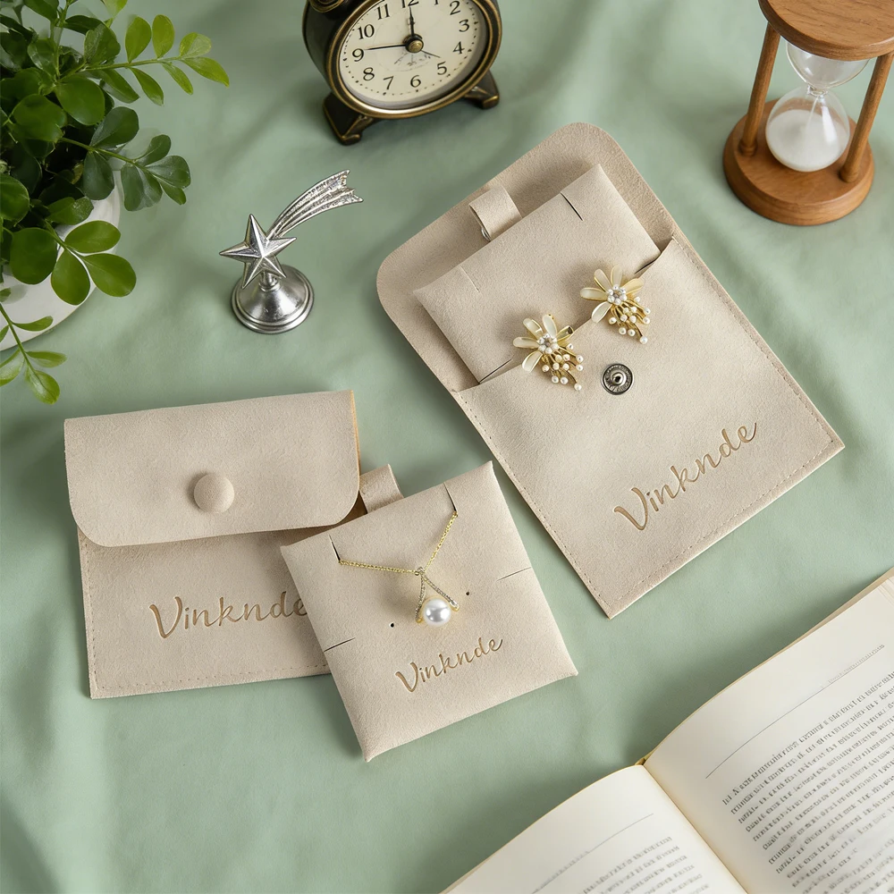 

Custom Logo Small Velvet Jewelry Earring Bracelet Pouch Bags Portable Microfiber Jewellry Packaging Pouches With Button Card Pad