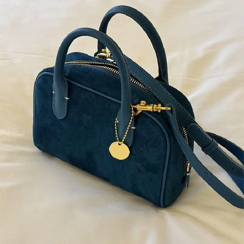 

Женская замшевая сумка премиум-класса, новинка 2025, осенне-зимняя модная сумка для боулинга, женская ретро-синяя маленькая квадратная сумка с павлином