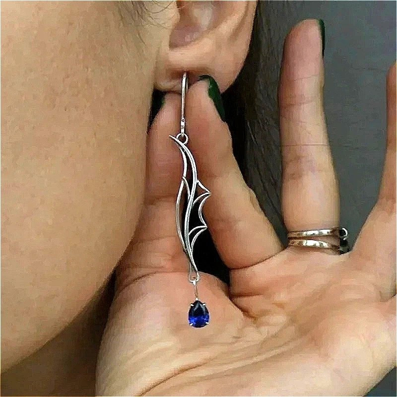 Vintage Charm Hohle Flügelförmige Blaue Synthetische Zirkonia Tropfen-Ohrringe Damen Mode Personalisierter Festival-Schmuck Accessoires