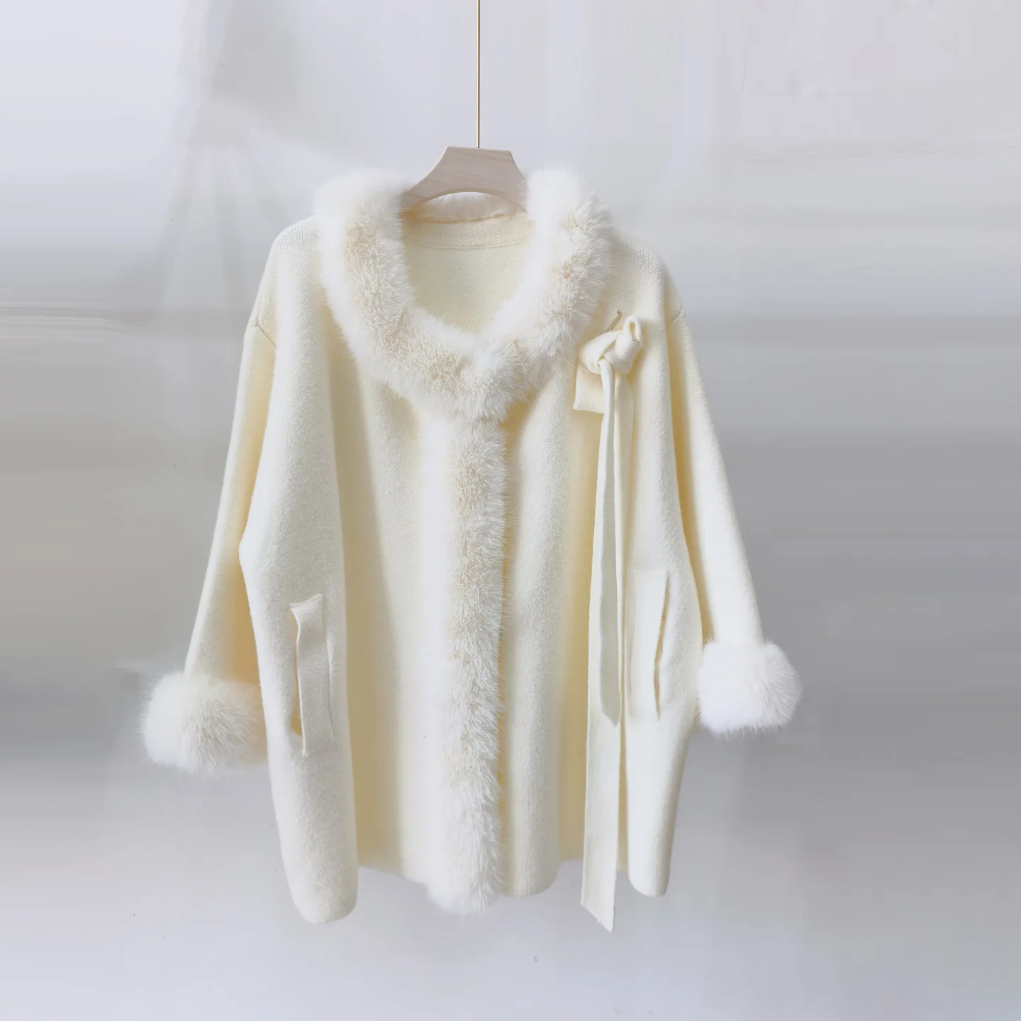 

New Knitting Cardigan 2025 Winter Women Knitted Jacket Faux-Fox Fur Coat Casual New Fashion Short Warm Sweater