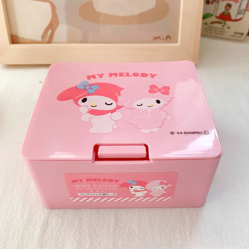 Cinnamorolls กล่องเก็บอะนิเมะ My Melody Kuromi Pochacco อุปกรณ์เสริมเครื่องสําอางค์ผ้าฝ้าย Swab กล่องกด Pop แต่งหน้ากล่องของขวัญ