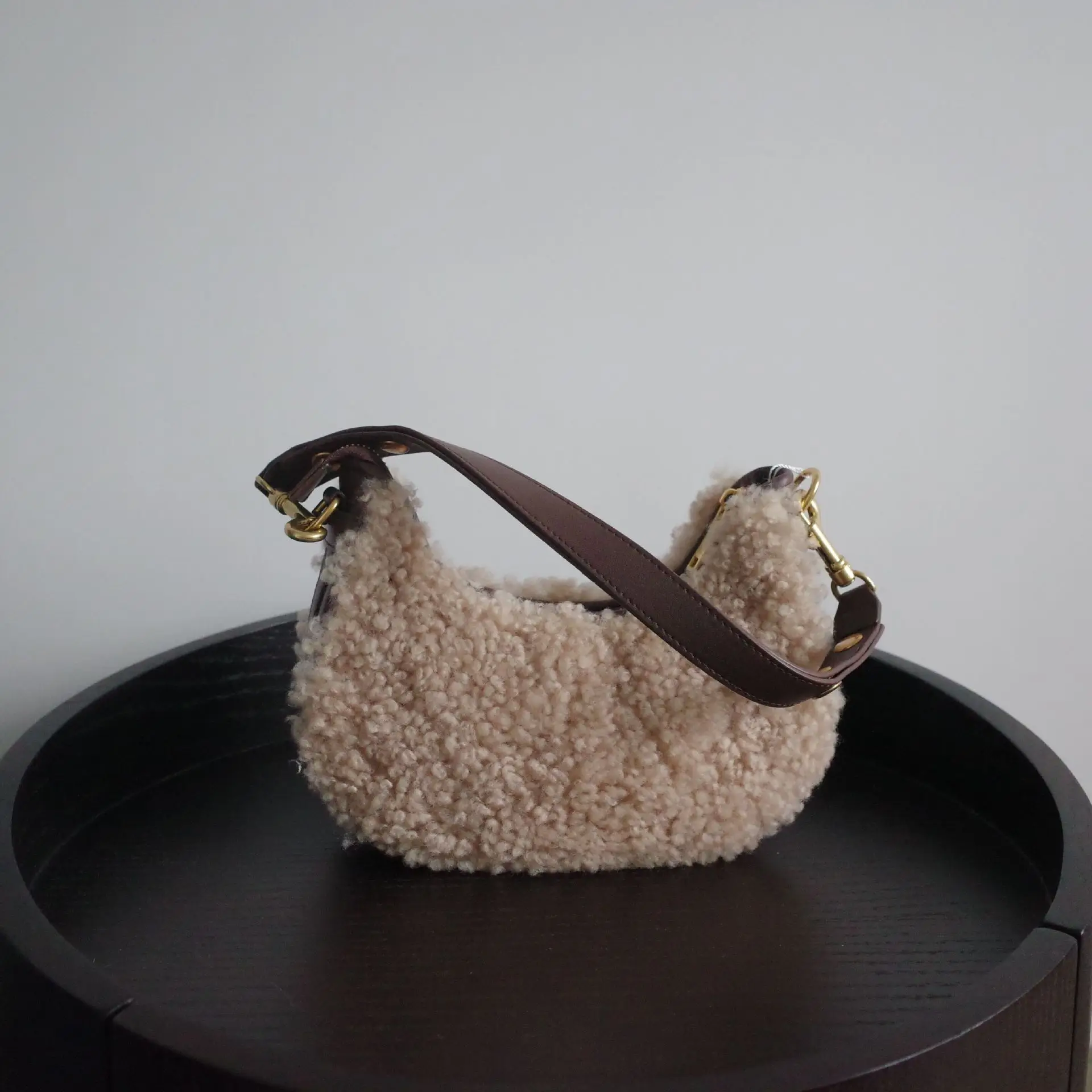 

Adorable Lamb Fur Women's Shoulder Bag Autumn Winter New Style Sweet School Style Love Heart Bag Zipper Closure Unisex Bag