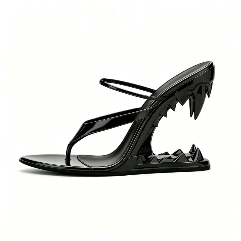 

Европейские и американские летние новые женские модные шлепанцы с вырезами, на танкетке, с декором в виде тигровых зубов, для показов мод