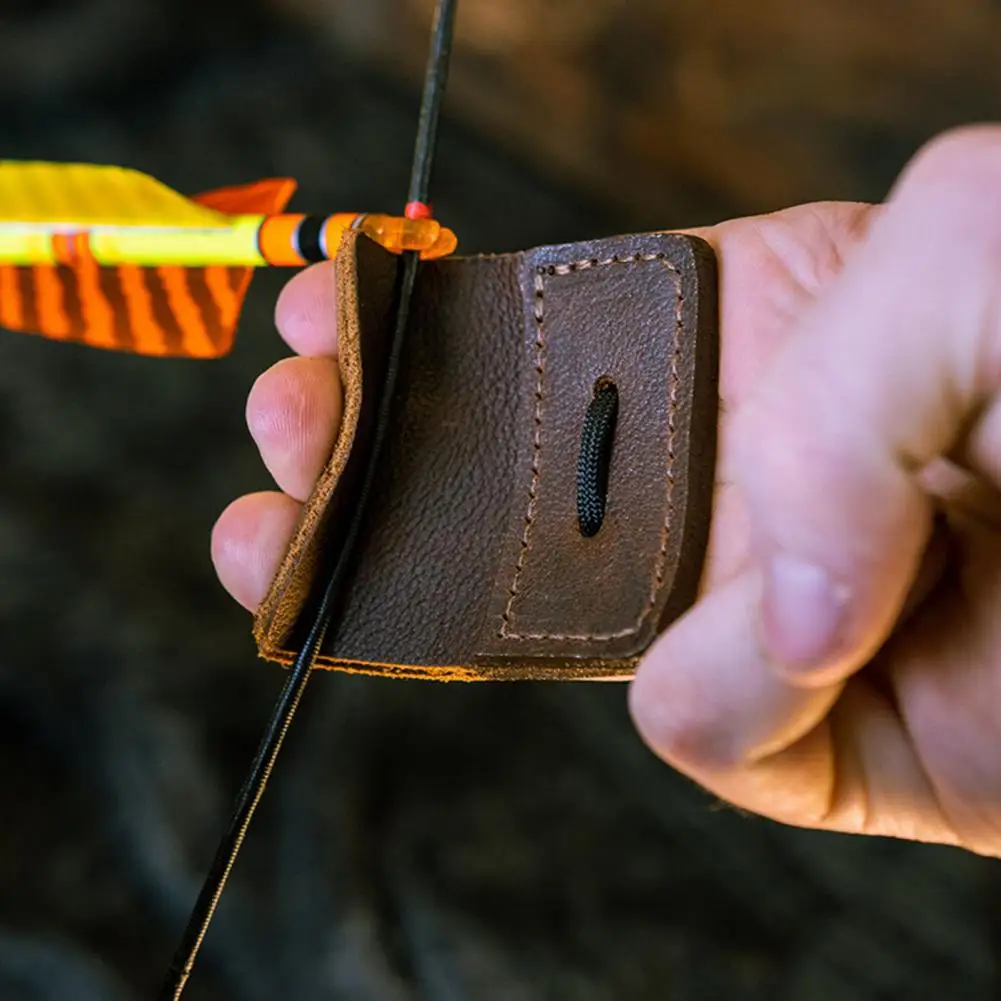 Archery Finger Protector Adjustable Faux Leather Archery Finger Tab for Recurve Bows Right Hand Protector for Hunting Target