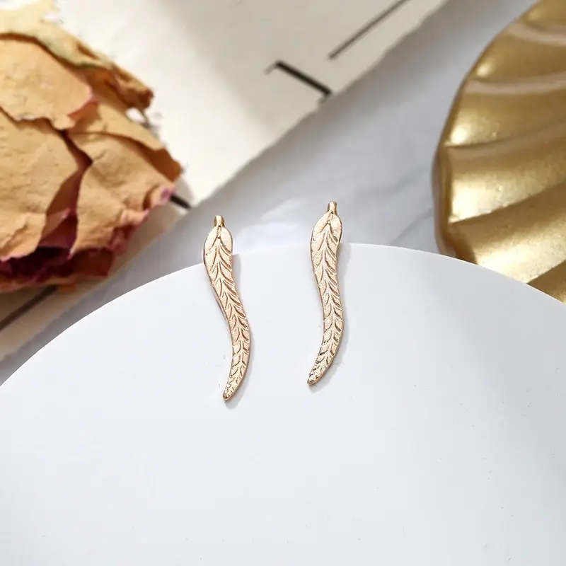 2025 Vintage Jewelry Exquisite Golden Leaf Earrings Modern Beautiful Feather Ear Stud Earrings For Women Brincos Bijoux - 3
