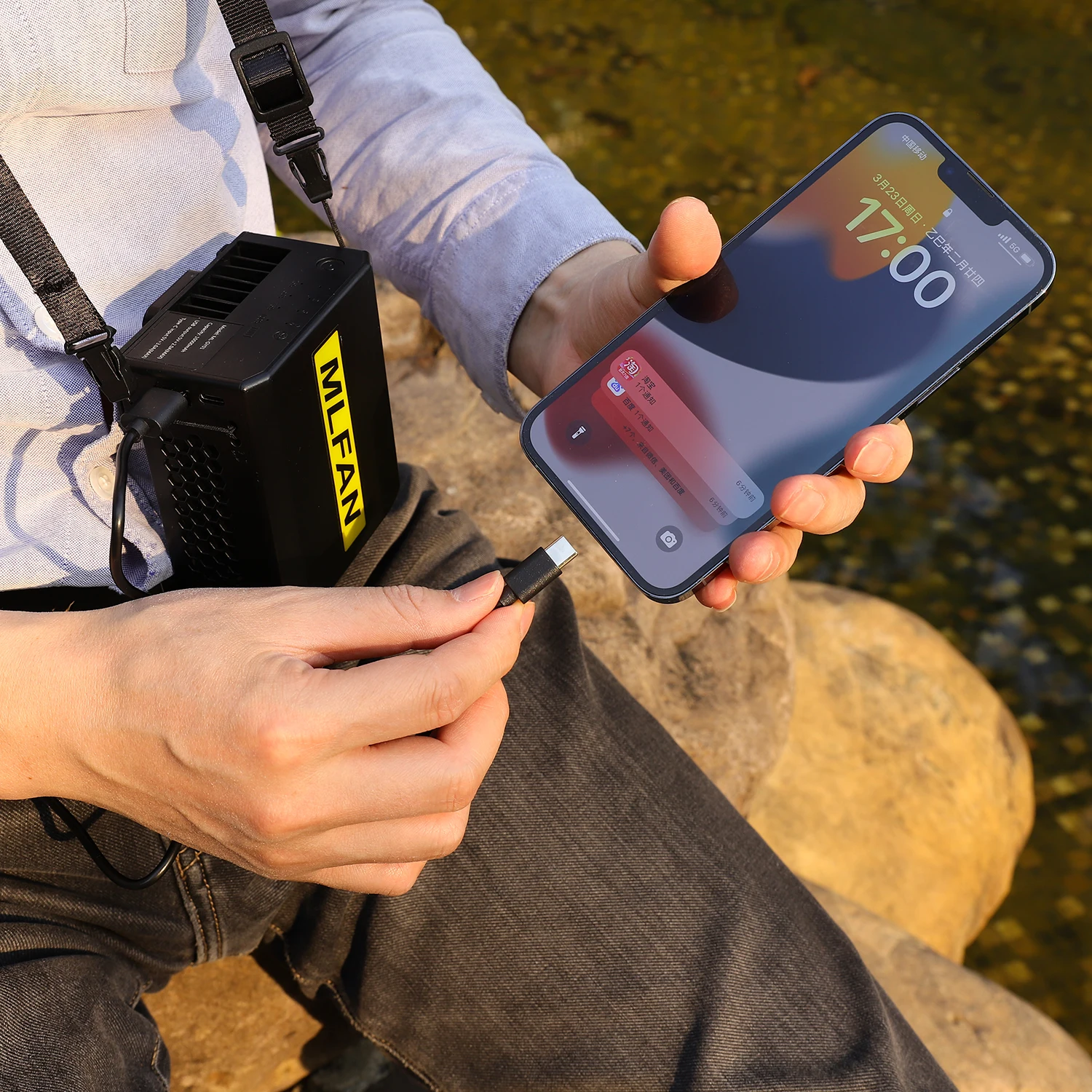 مروحة خصر قوية محمولة سريعة التبريد بقدرة 10000 مللي أمبير في الساعة، مروحة بمشبك للرقبة والخصر بأربعة سرعات، بنك طاقة خارجي USB/التخييم/الصيد