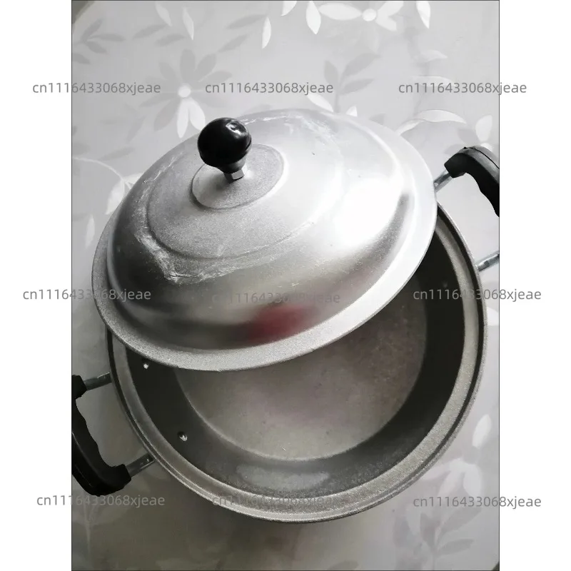 A thick, flat-bottomed aluminum pot suitable for making pancakes, grilled lamb chops, potatoes, steamed buns, and pilaf