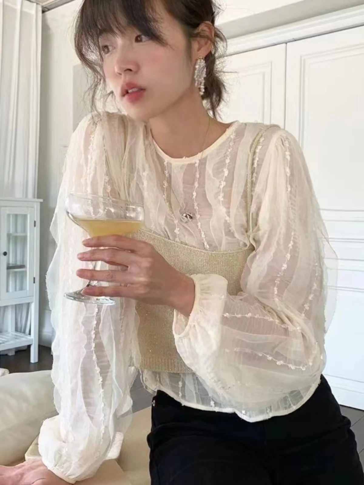 

Spring 2025 Women's Faionable irt Korean Sle Loose Fit Lantern Sve Wave Net Fairy Top Gentle Temperament Early Sprin...