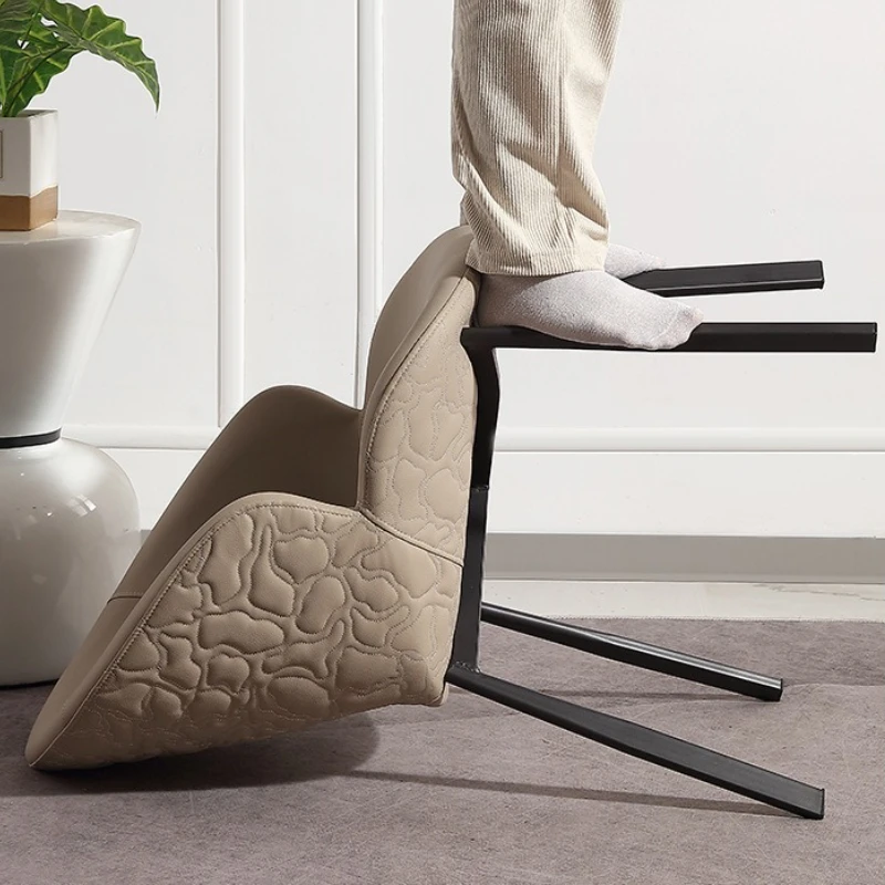 เก้าอี้รับประทานอาหารสไตล์อิตาลีสมัยใหม่ เก้าอี้ดีไซน์เนอร์สำหรับโรงแรม ร้านกาแฟ เก้าอี้รับประทานอาหารแบบสบายๆ เฟอร์นิเจอร์จัดเลี้ยงสไตล์มินิมอล Cadeiras Lscy